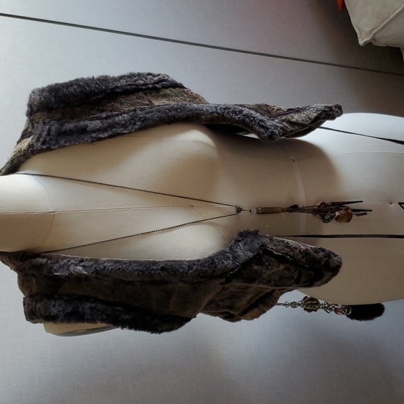 EUC Vintage Betsey Johnson Reversible Sheepskin Vest with Keychain Intact - Picture 12 of 14